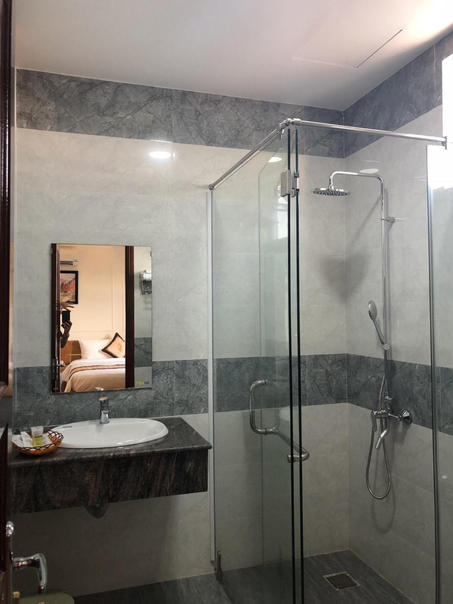 Khach San Sao Viet Hotel กวีเญิน ภายนอก รูปภาพ